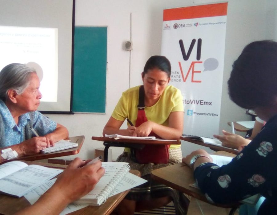 Mujeres en capacitación de Proyecto VIVE